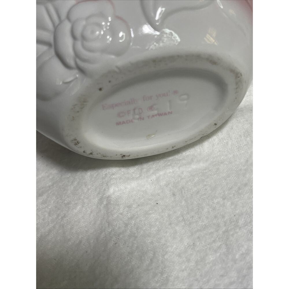 Vintage FTD Mother & Child Hands White and Pink Ceramic Planter Vase 1993~ 5.25" - Picture 6 of 7